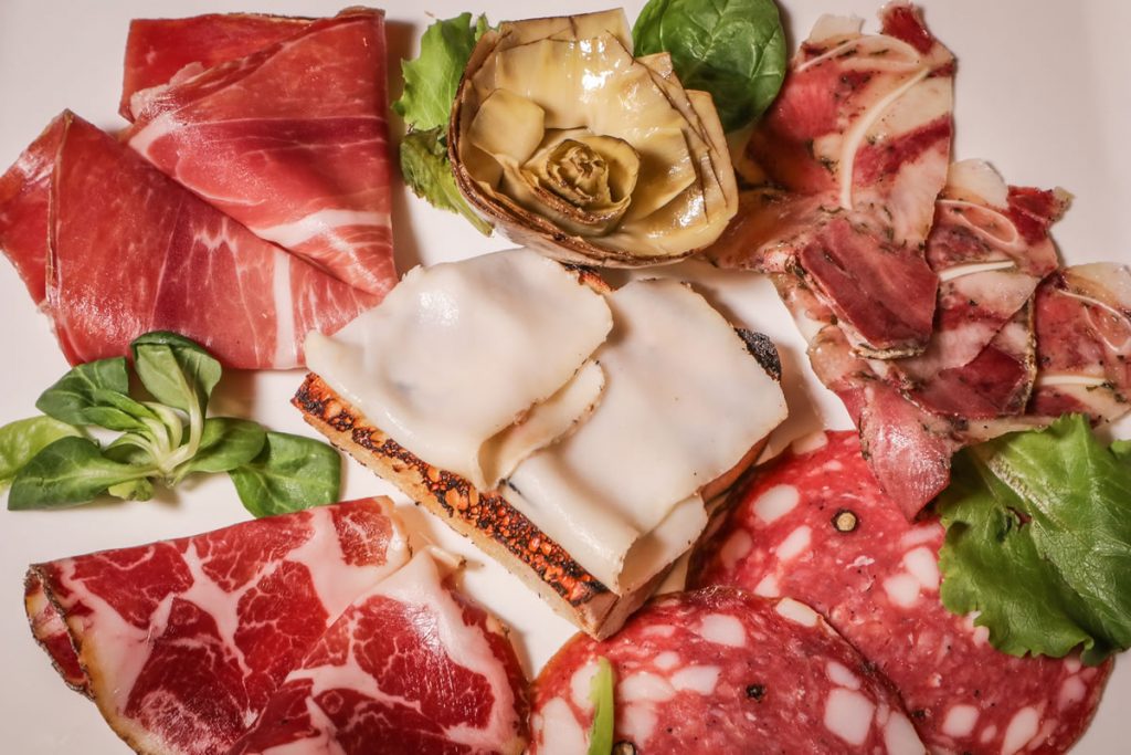 Local food, wine and typical dishes in Siena