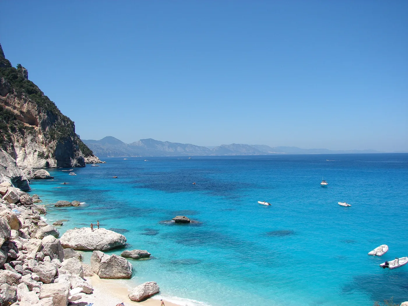 Cala Goloritze cove and limestone pinnacle, Baunei, Sardinia