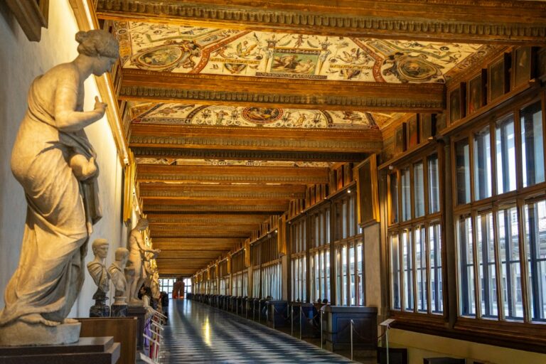 Free museum days in Italy: a museum corridor lined with statues