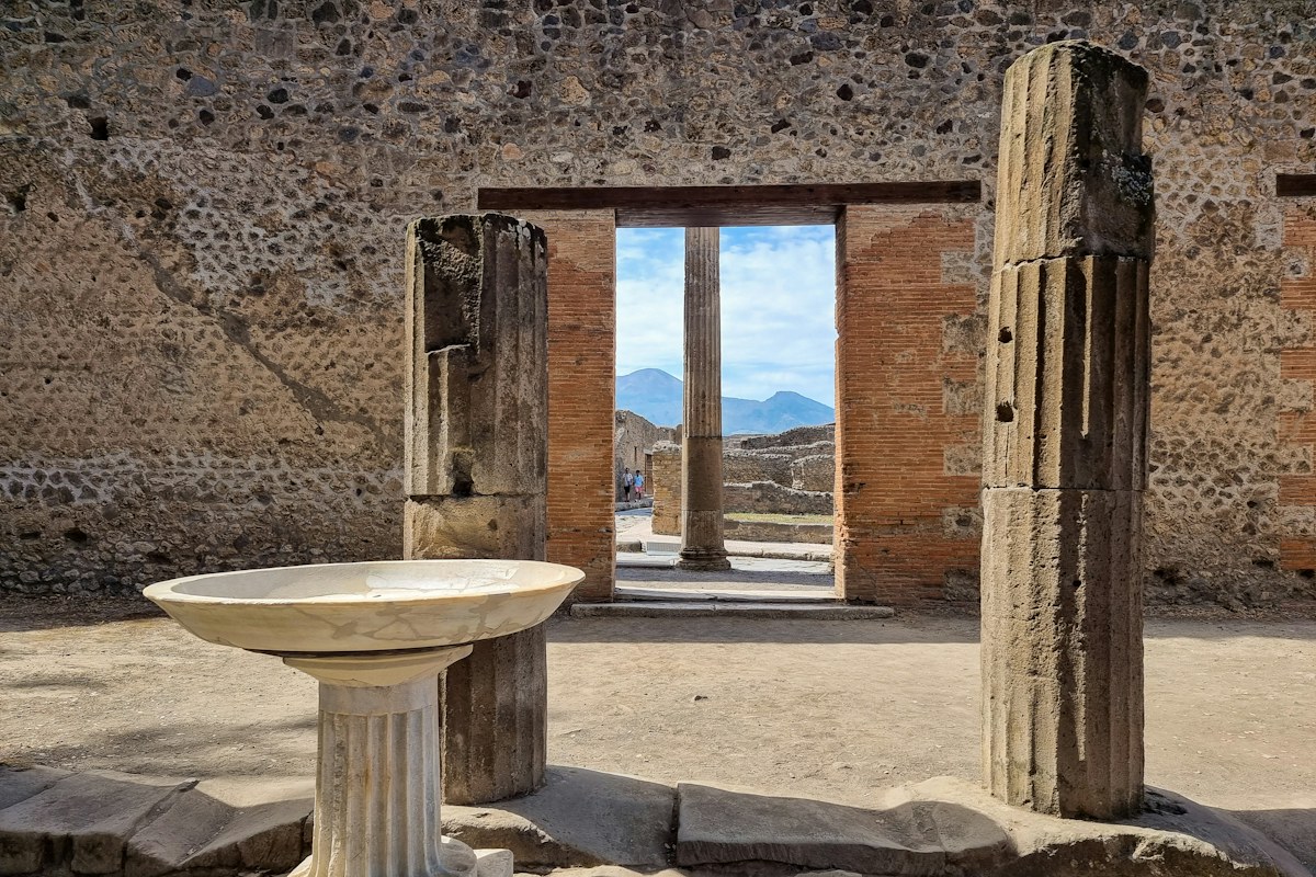 Stone ruins of Pompeii, one half of the Herculaneum vs Pompeii choice