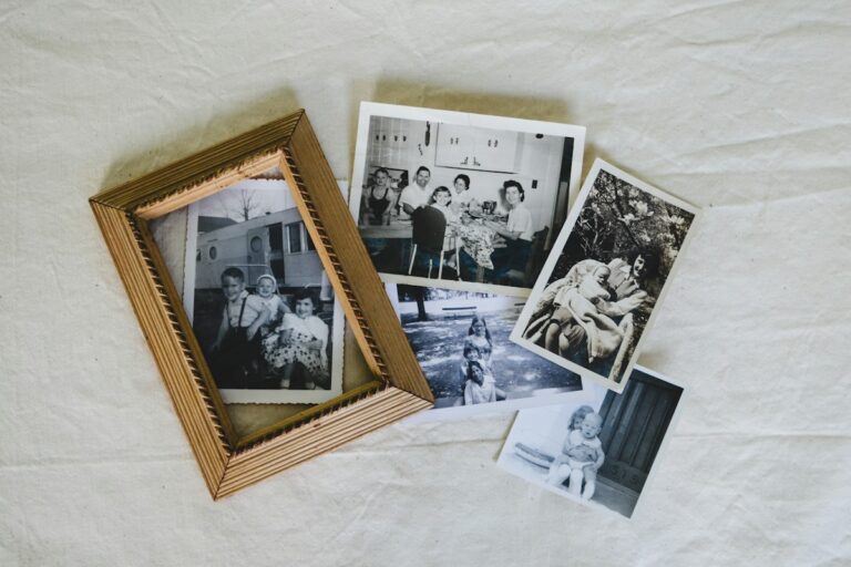 Old black and white family photos, the starting point for Molise ancestry research