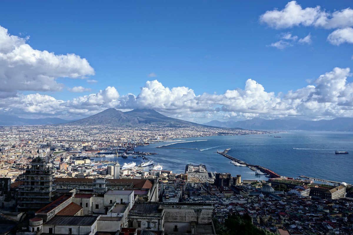 Rome to Naples train destination: the Naples waterfront and city