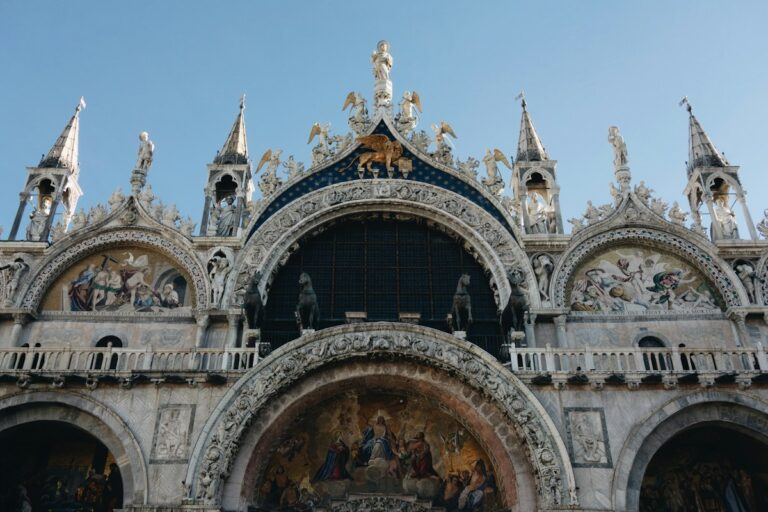 St. Mark's Basilica tickets: the facade of St. Mark's Basilica in Venice