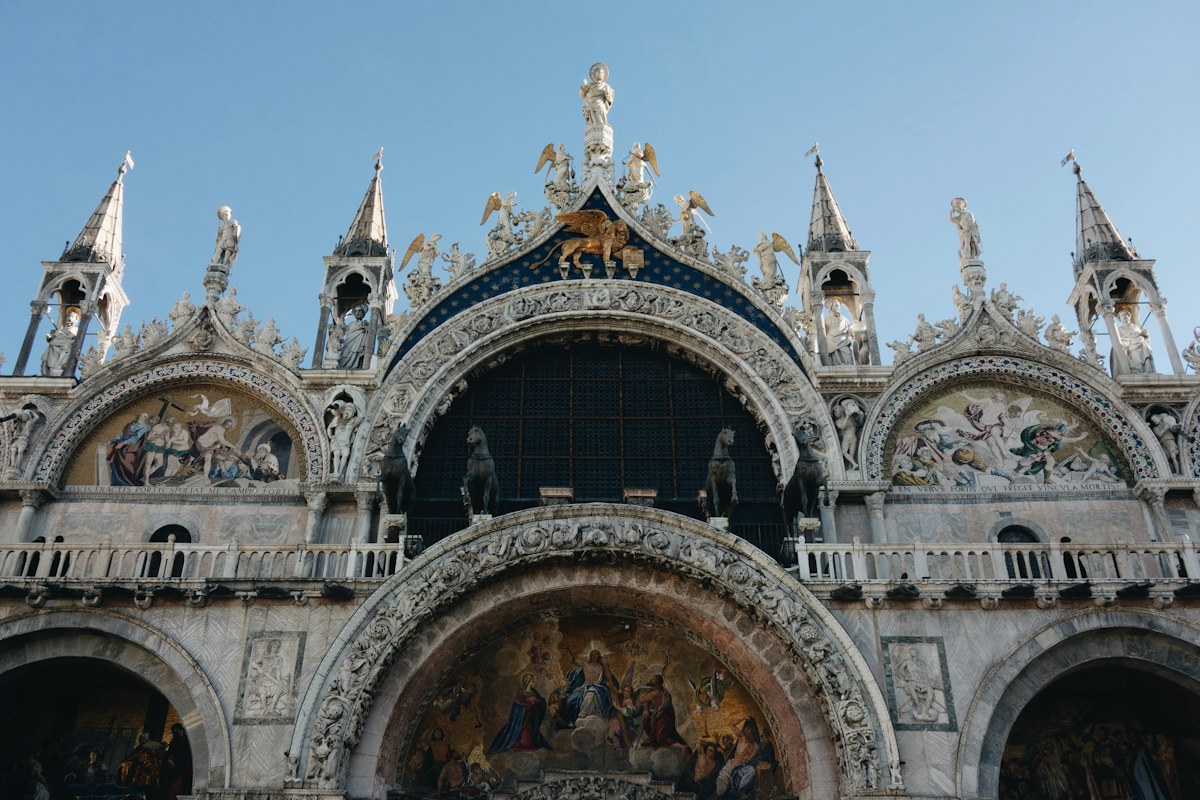 St. Mark's Basilica tickets: the facade of St. Mark's Basilica in Venice
