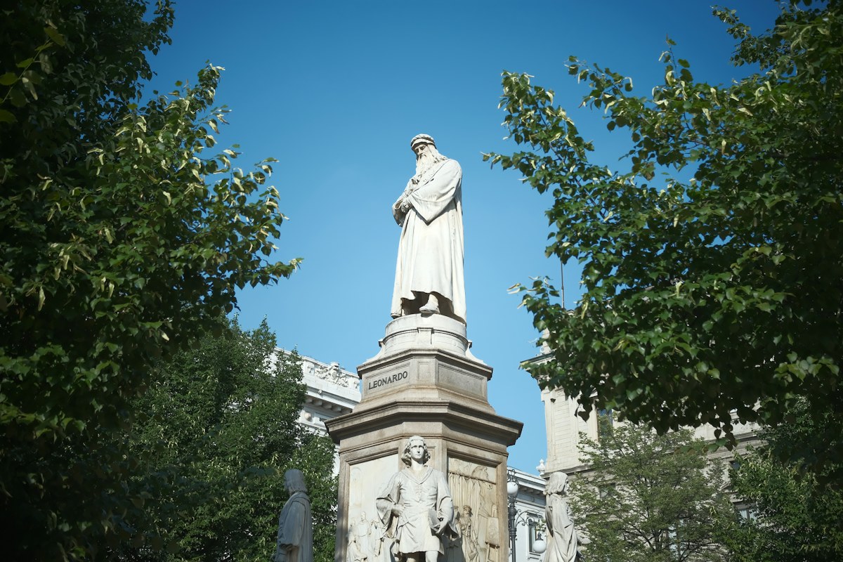 Statue of Leonardo in Piazza della Scala, Milan, home of The Last Supper Leonardo painted for Santa Maria delle Grazie