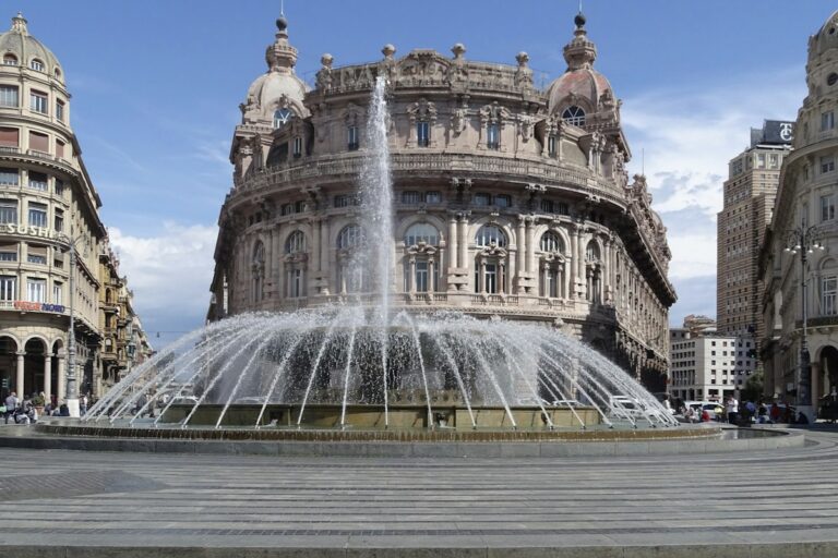 Things to do in Genoa: the fountain in Piazza De Ferrari