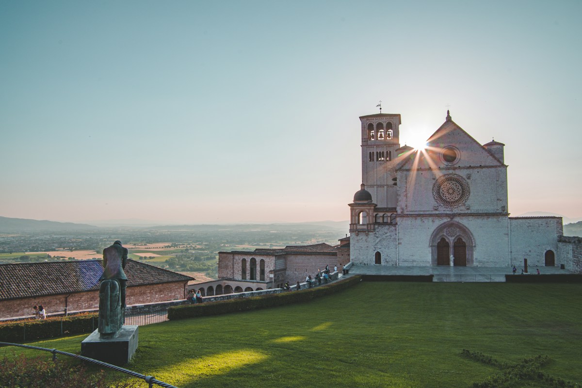 The Basilica of San Francesco in Assisi at sunset, a highlight of an Umbria itinerary