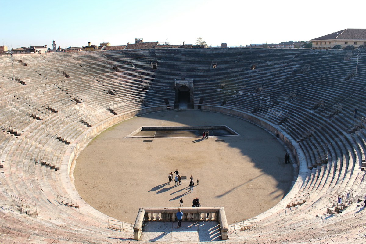 Verona tours: the Roman Arena in Piazza Bra, Verona