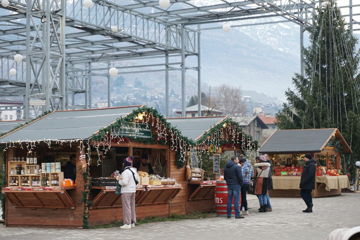 Winter market in Aosta, an illustrative image of the city's atmosphere, not the Sant Orso fair
